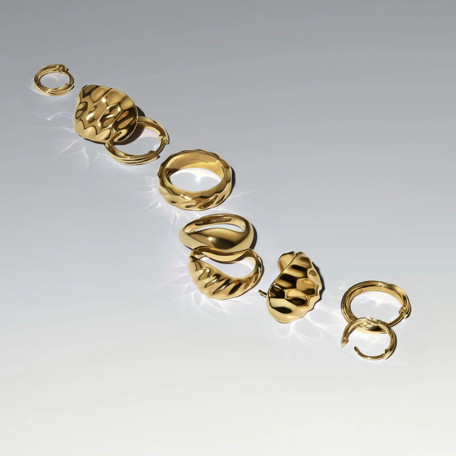 Banguotos tekstūros plataus lankelio formos auskarai - Pandora Lietuva