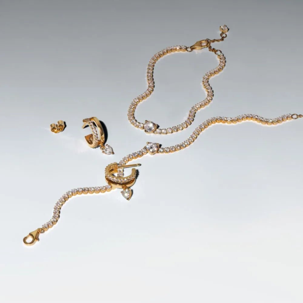 Kabantys lankelio formos auskarai su širdimi - Pandora Lietuva