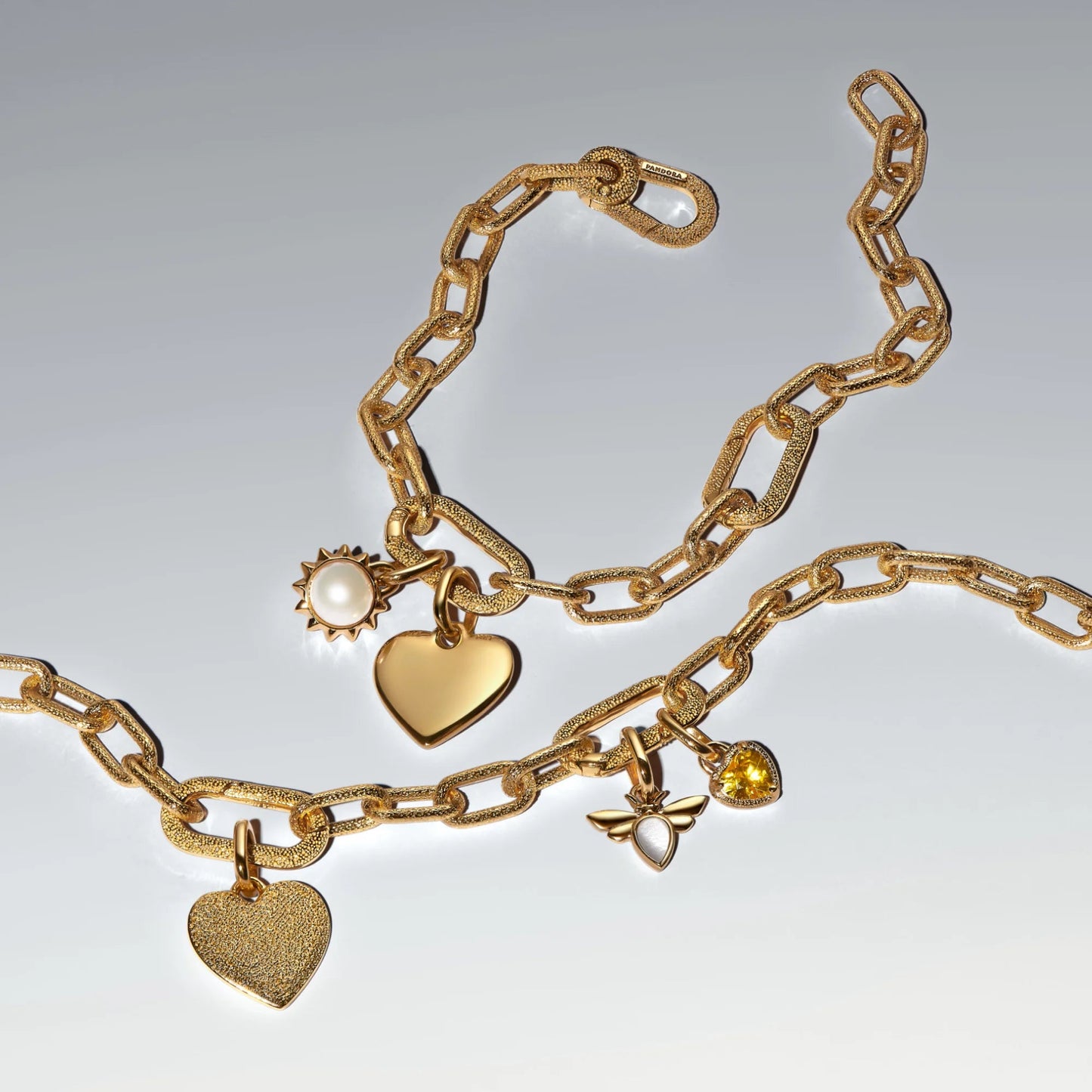 Mini kabantis karoliukas „Balta bitė“ - Pandora Lietuva