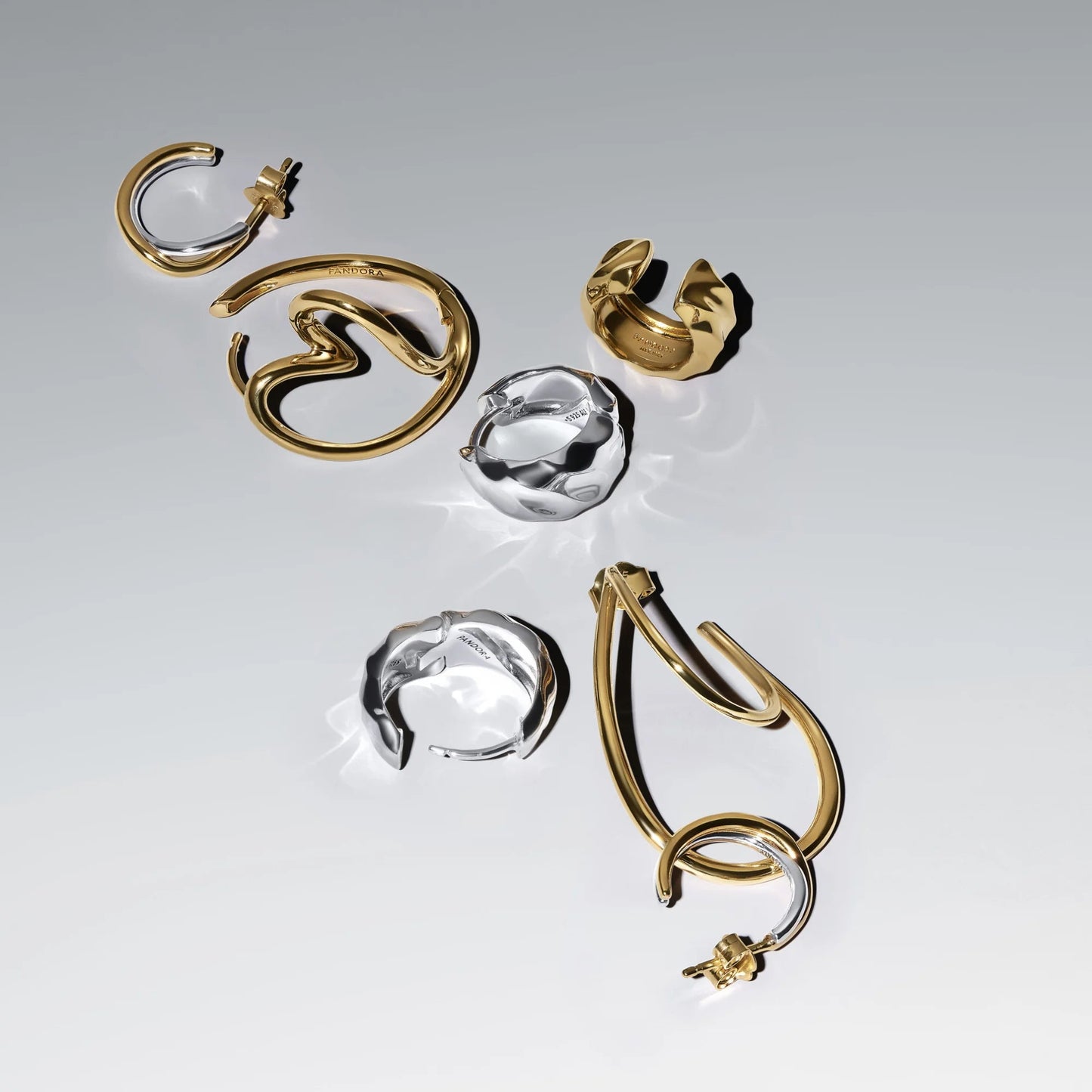 Organiškos lankelio formos dvigubi auskarai - Pandora Lietuva