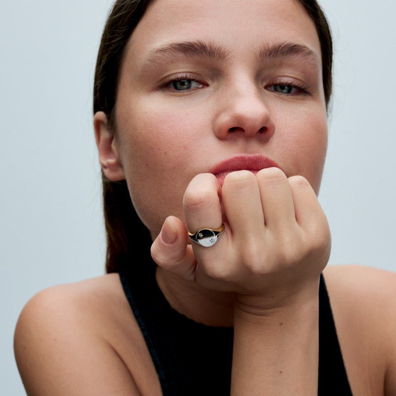 „Pandora ME“ pusiau emaliuotas žiedas - signetė - Pandora Lietuva