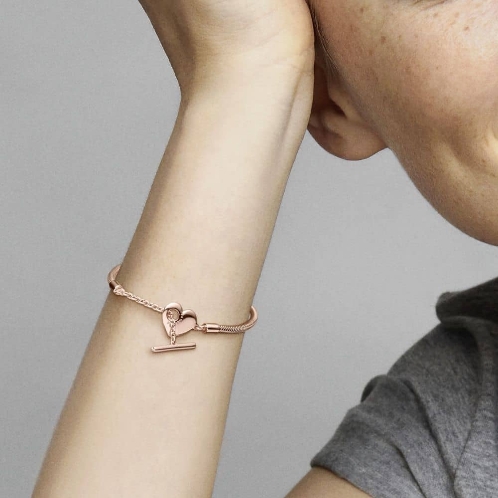 Pandora Moments gyvatės pynimo grandinėlės apyrankė su širdele ir T - formos užsegimu - Pandora Lietuva