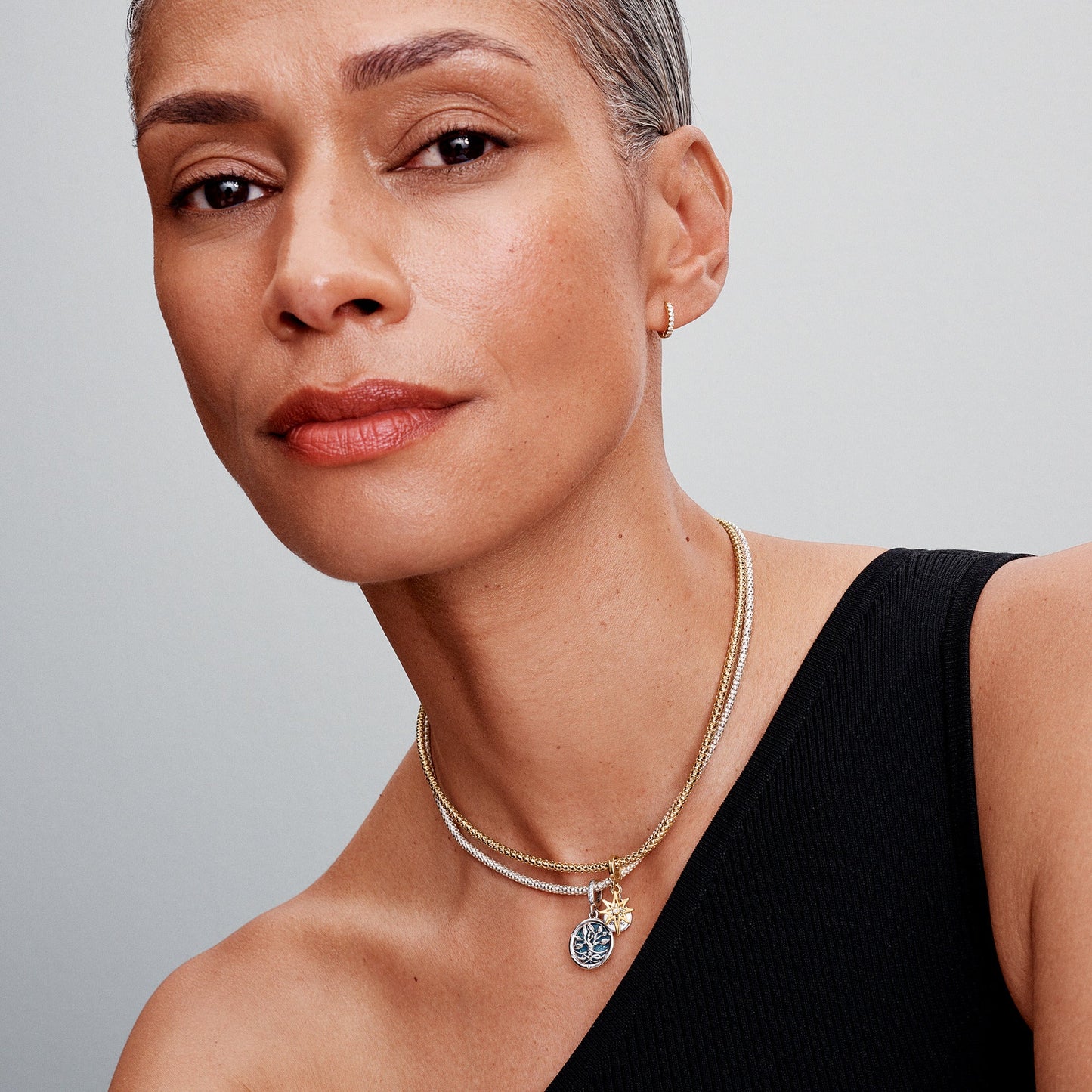 Smulkūs Spindinčios Apdailos Lankeliai - Auskarai - Pandora Lietuva