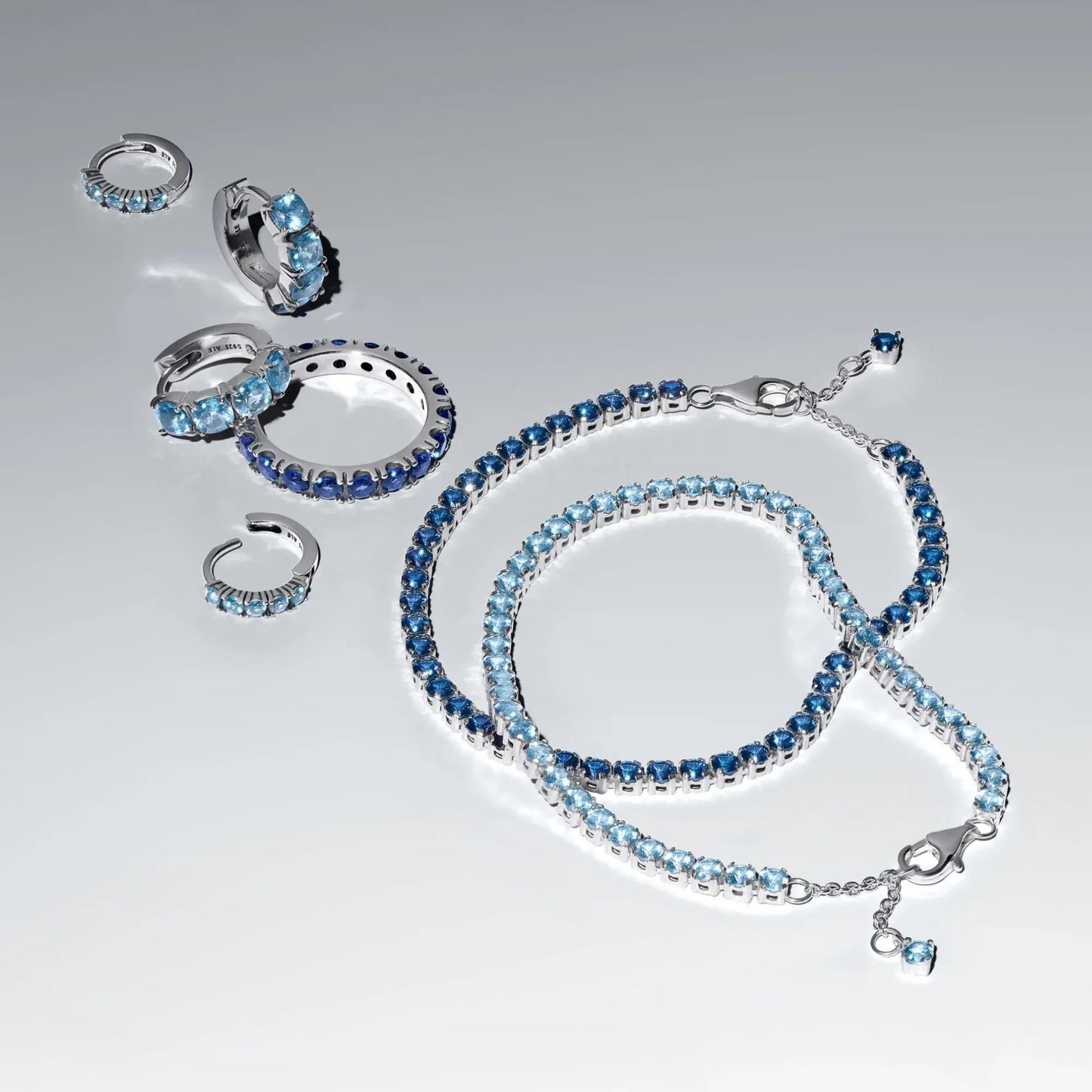 Spindinti šviesiai mėlyna teniso apyrankė - Pandora Lietuva