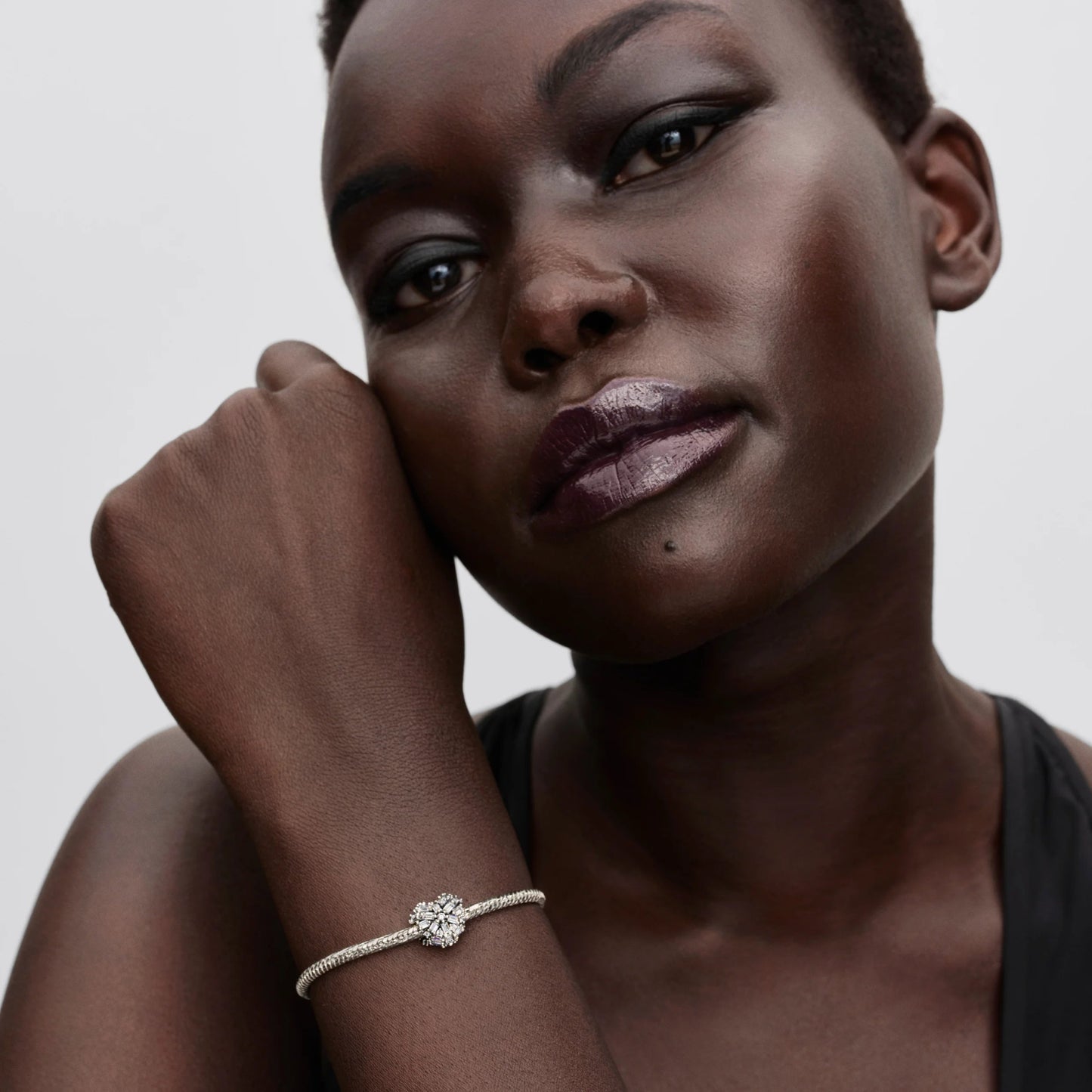 Spindintis karoliukas „Širdis“ - Pandora Lietuva