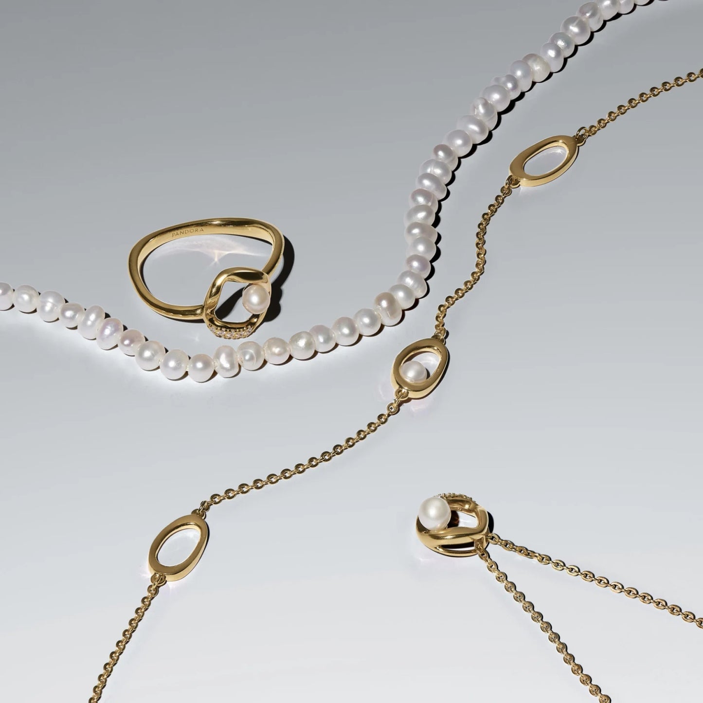 Vėrinys su organiškos formos ovalu ir apdorotu dirbtinai išaugintu gėlavandeniu perlu - Pandora Lietuva