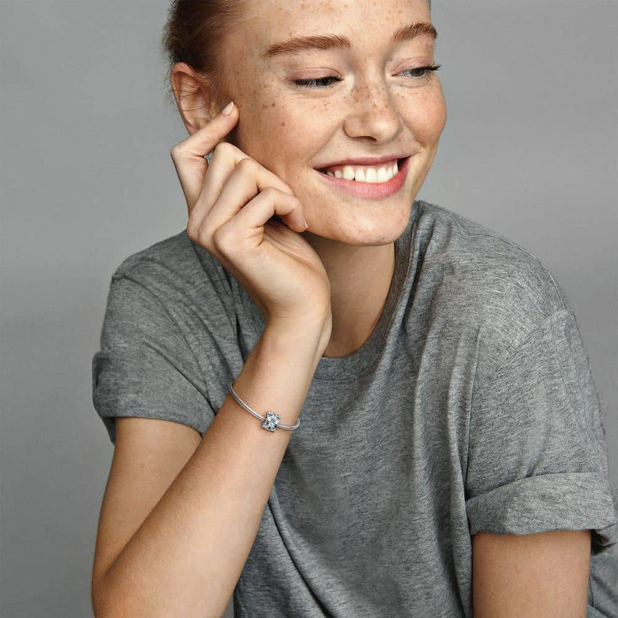 Vidurnakčio mėlynumo žėrintis karoliukas - Pandora Lietuva