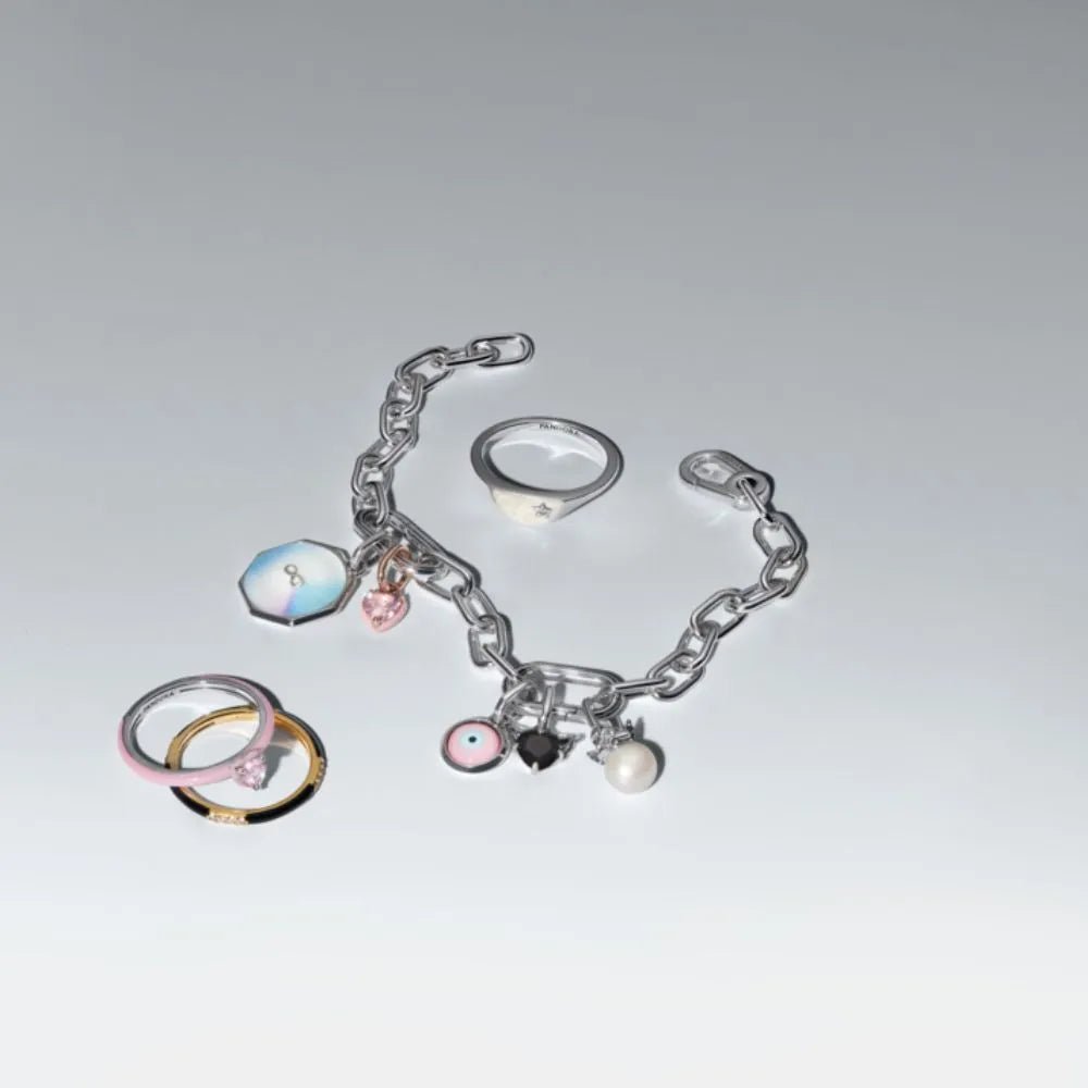 Žiedas su juodu emaliu ir akmenėliais - Pandora Lietuva