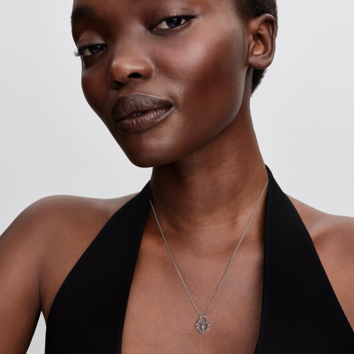 Papuošalų dovanų rinkinys „Spindinti širdies formos spynelė“