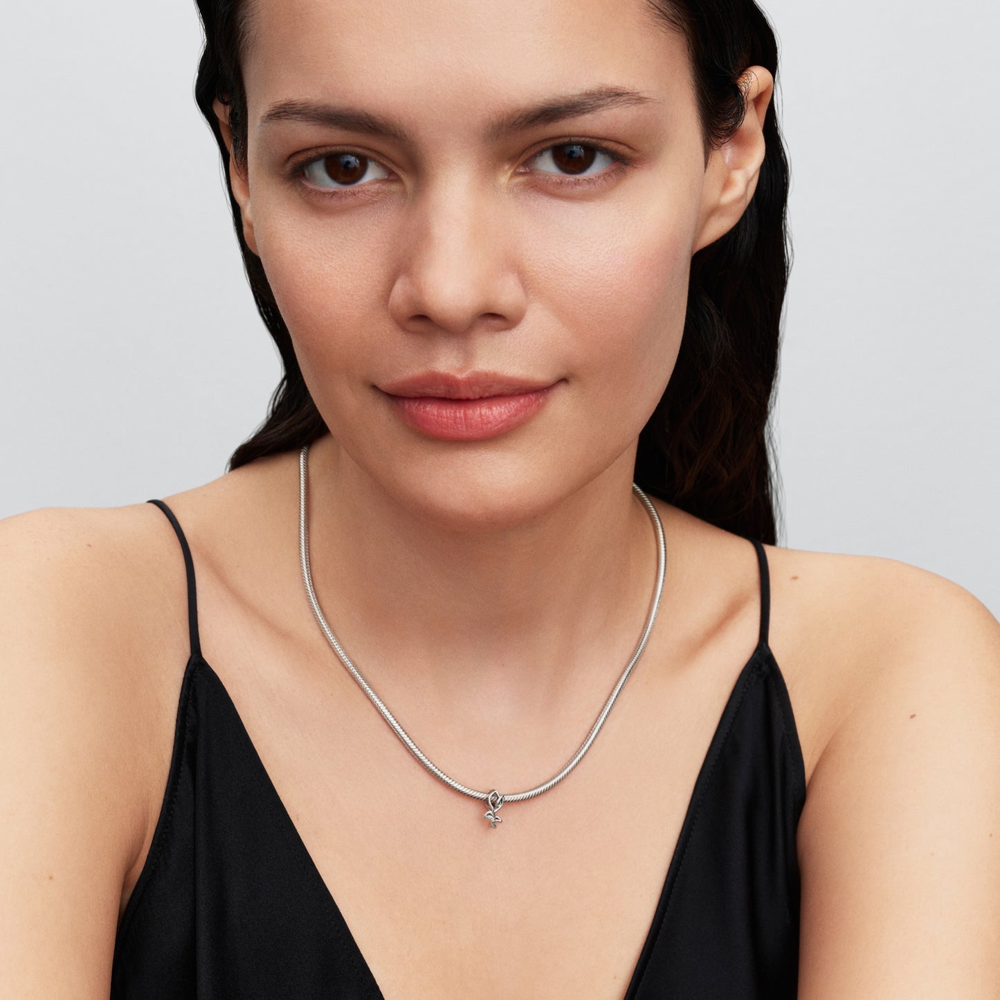 Ažūrinis karoliukas „Tulpė“