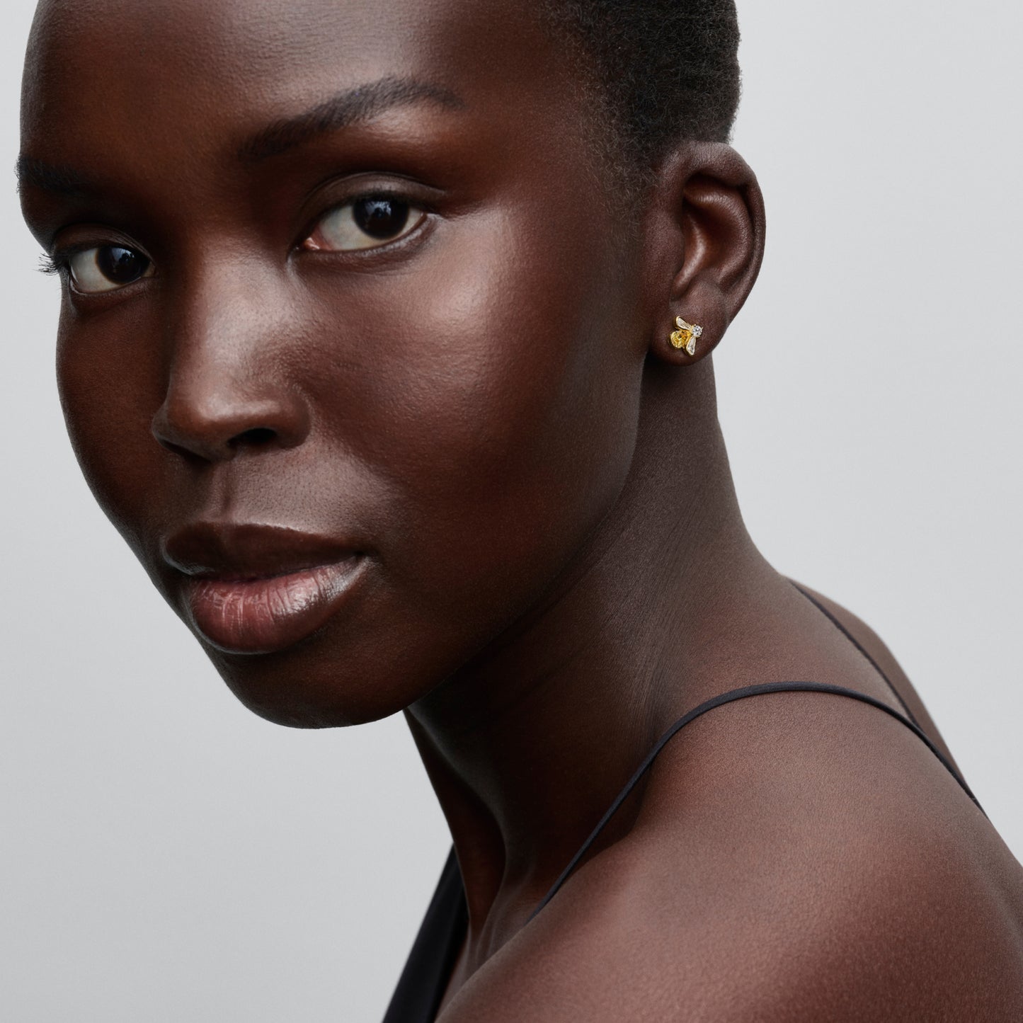 Vėrinys su pakabučiu „Bitė“ & Įsmeigiami auskarai „Bitė“