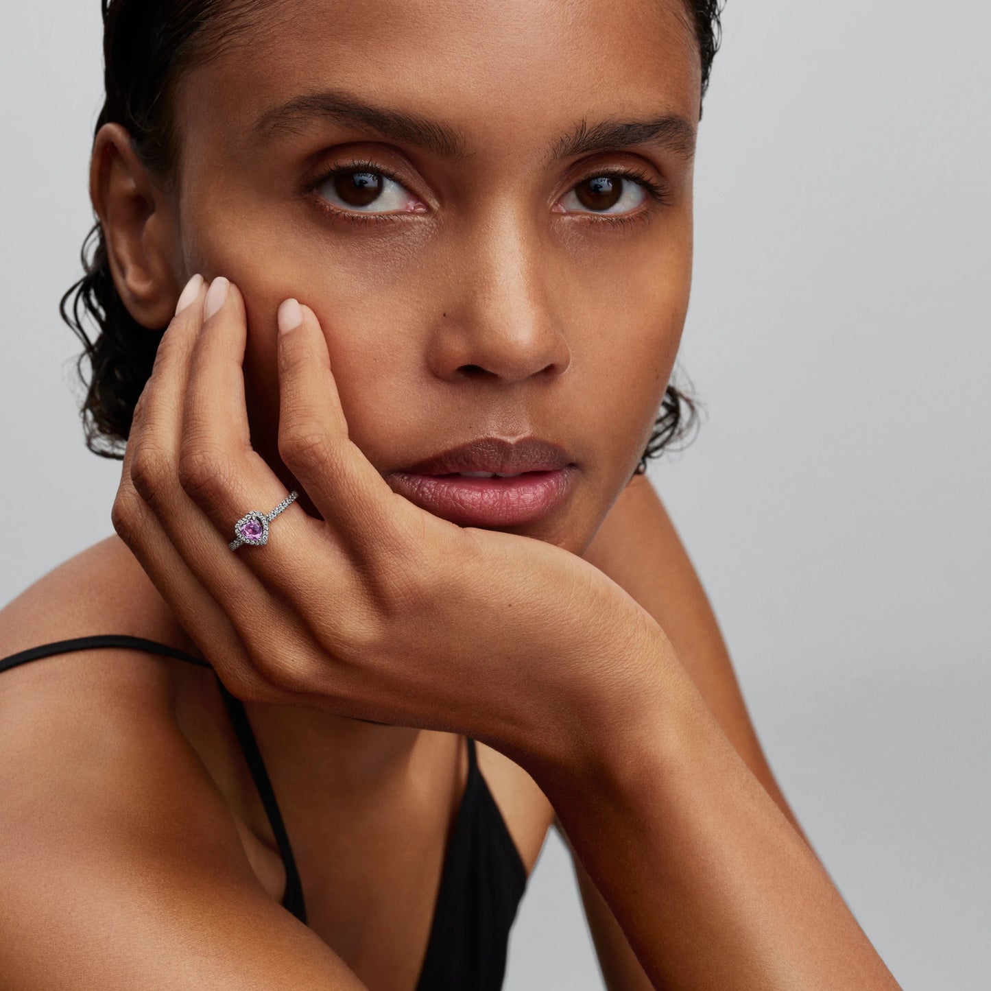 Žiedas „Iškili šviesiai violetinė širdis“