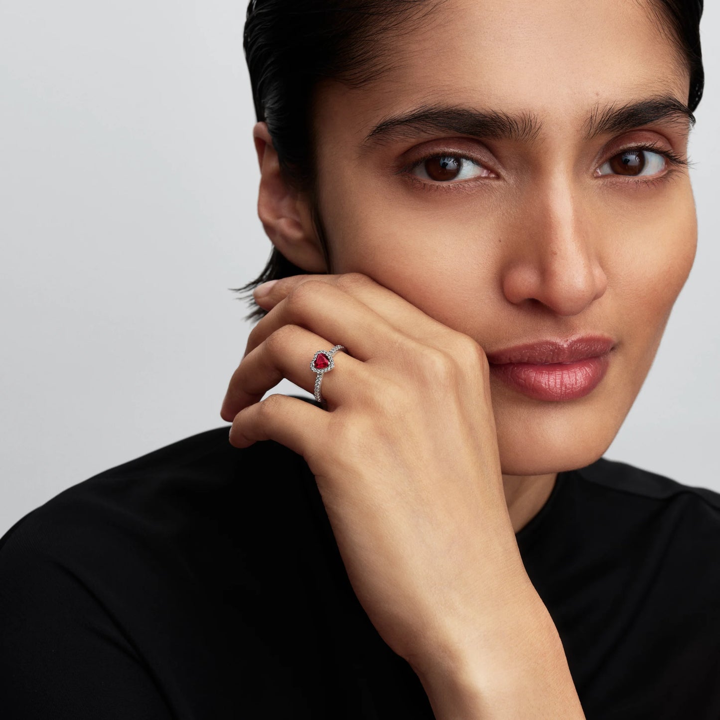 Žiedas „Iškili ryškiai rožinė širdis“