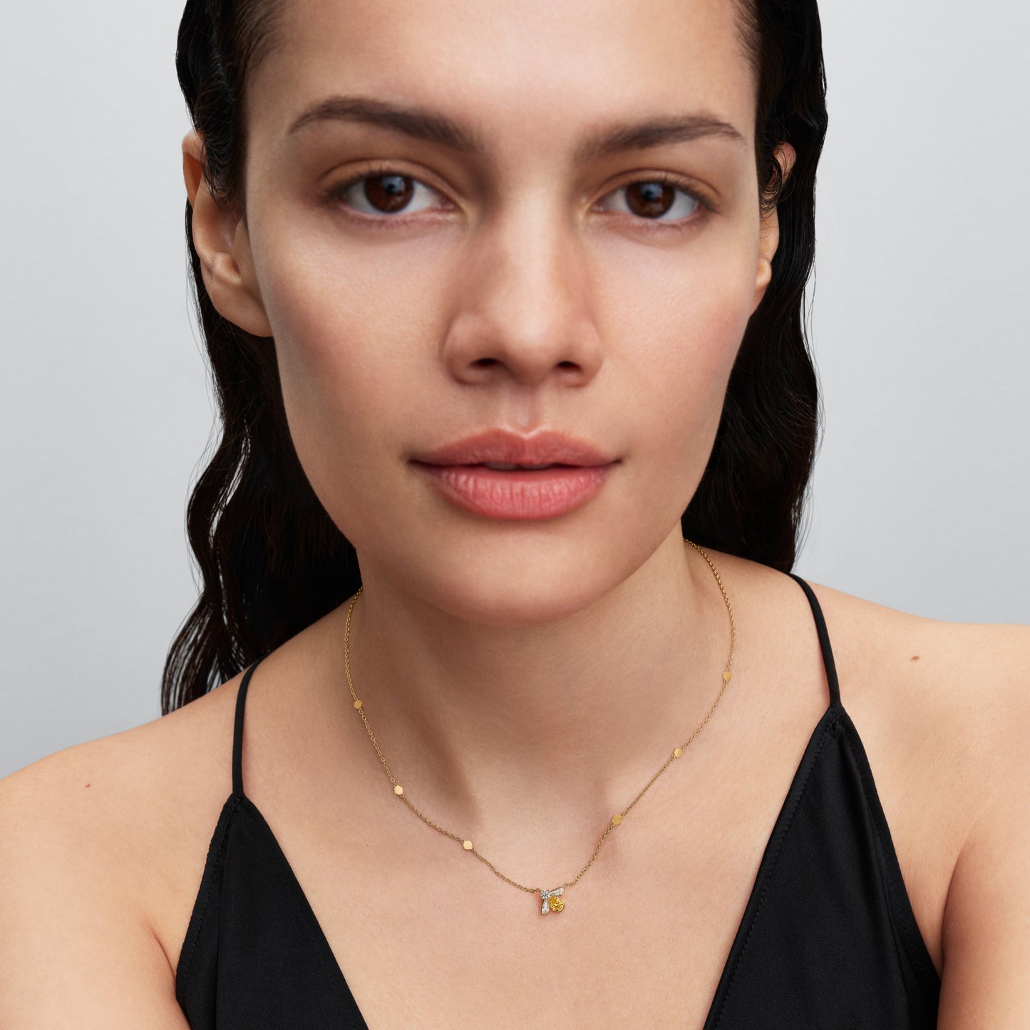 Vėrinys su pakabučiu „Bitė“ & Įsmeigiami auskarai „Bitė“