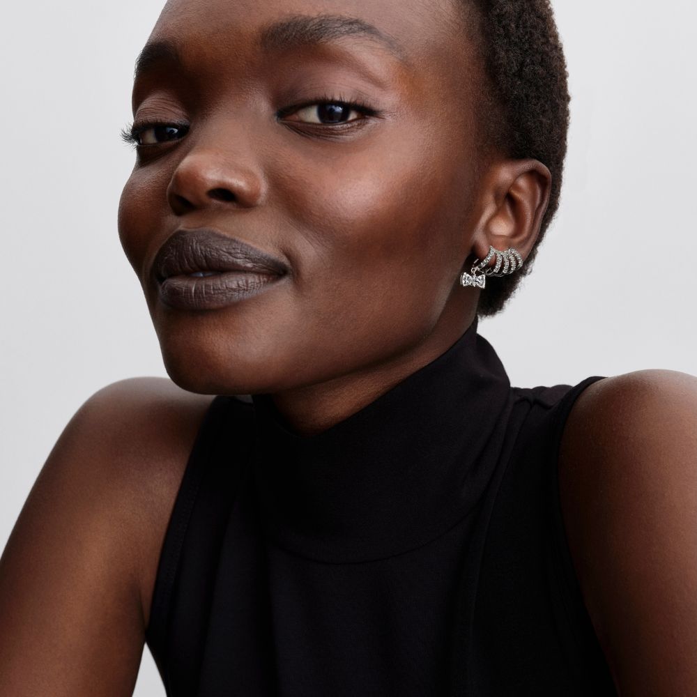 „Bridžertonų“ auskarai per visą ausį „Spindintis kaspinas“ - Pandora Lietuva