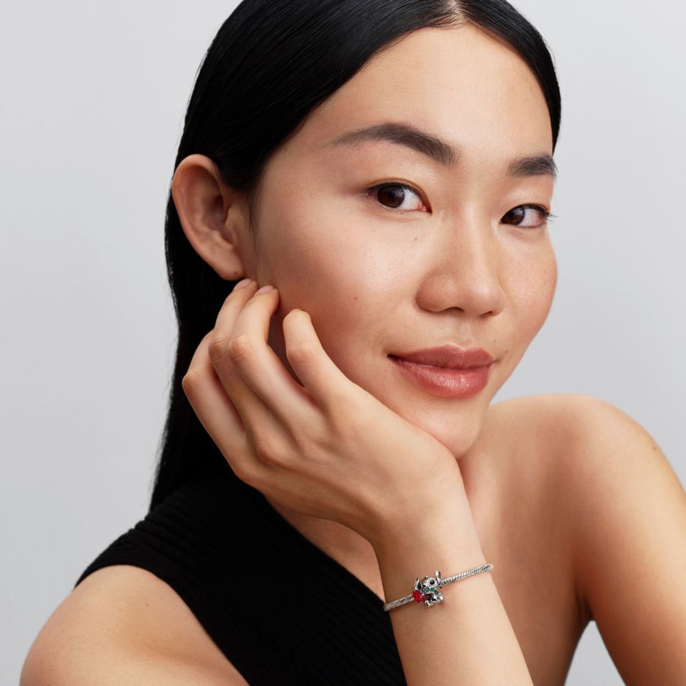 „Disney“ Murano stiklo karoliukas „Stičas su rože“ - Pandora Lietuva