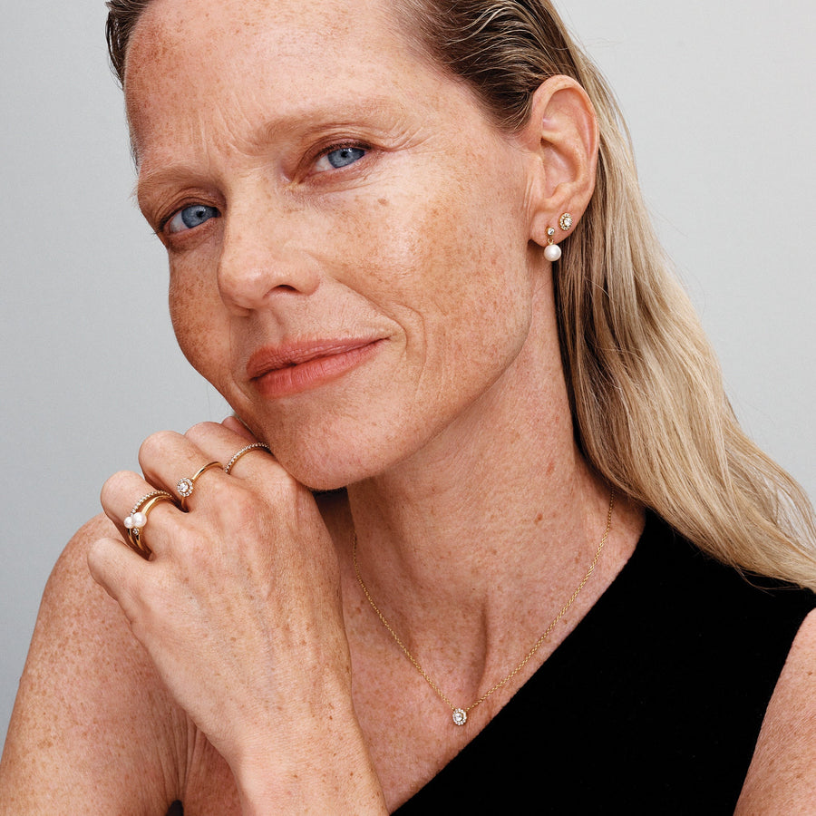 Dovanų rinkinys: Vėrinys su apskritu pavé stiliaus aureolės pakabučiu & Apvalūs įsmeigiami pavé stiliaus aureolės auskarai - Pandora Lietuva