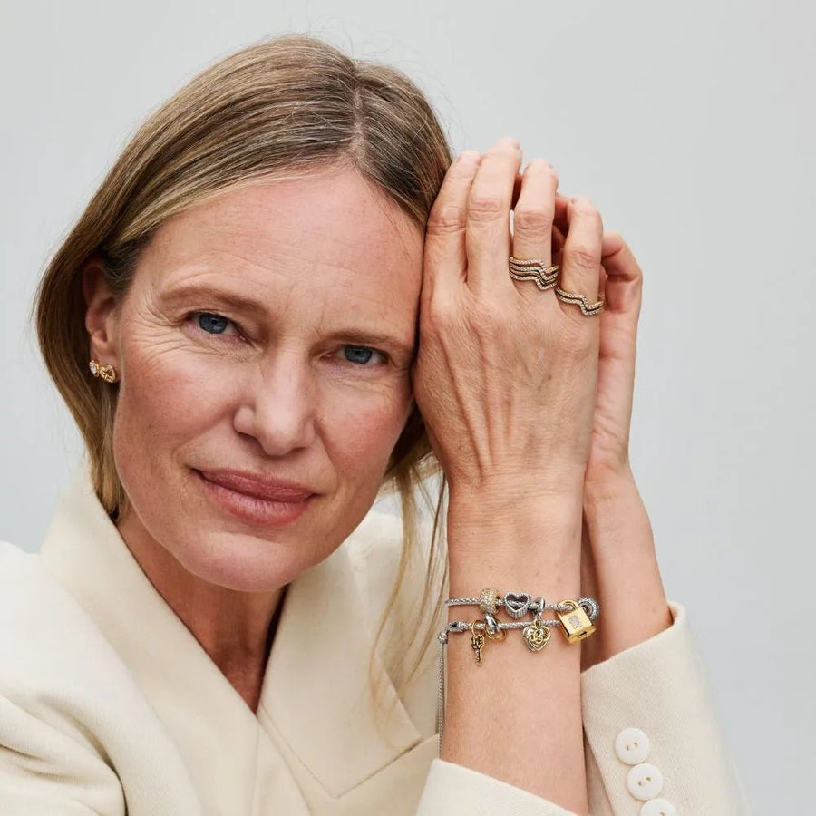 Dviejų atspalvių karoliukas „Susipynusios širdys pamotei“ - Pandora Lietuva