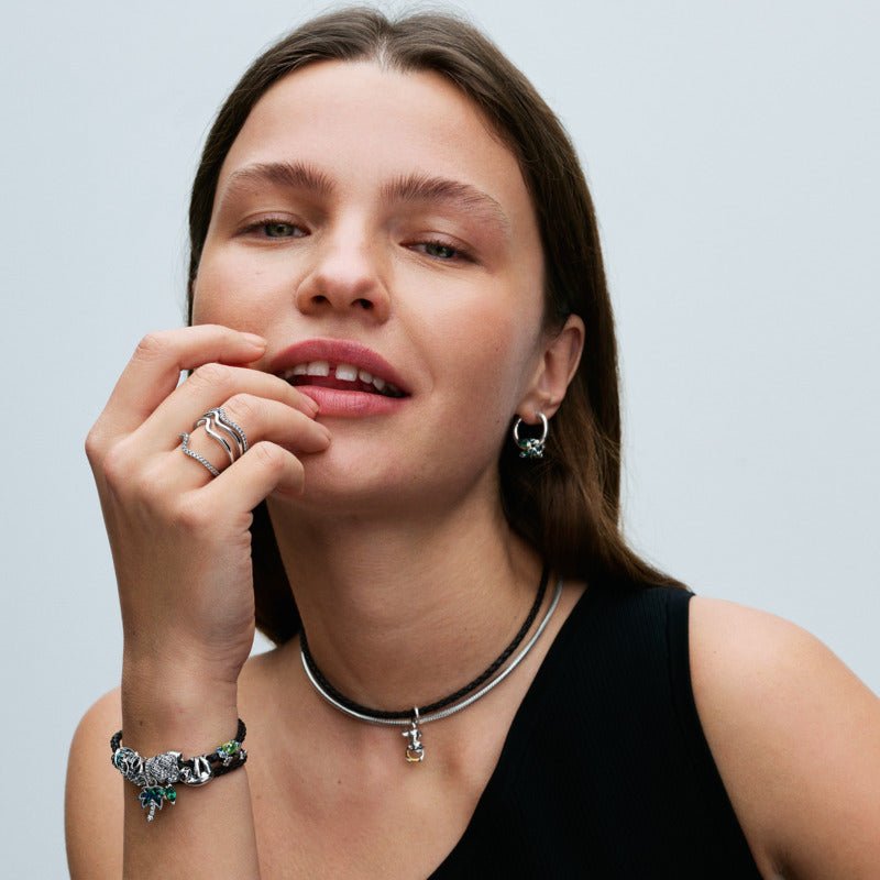 Dviejų atspalvių nuimamas talismanas „Beždžionėlė“ - Pandora Lietuva