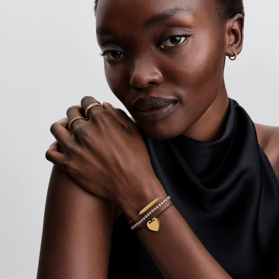 Graviruojama juoda virvelinė apyrankė su slankikliu „Širdis“ - Pandora Lietuva