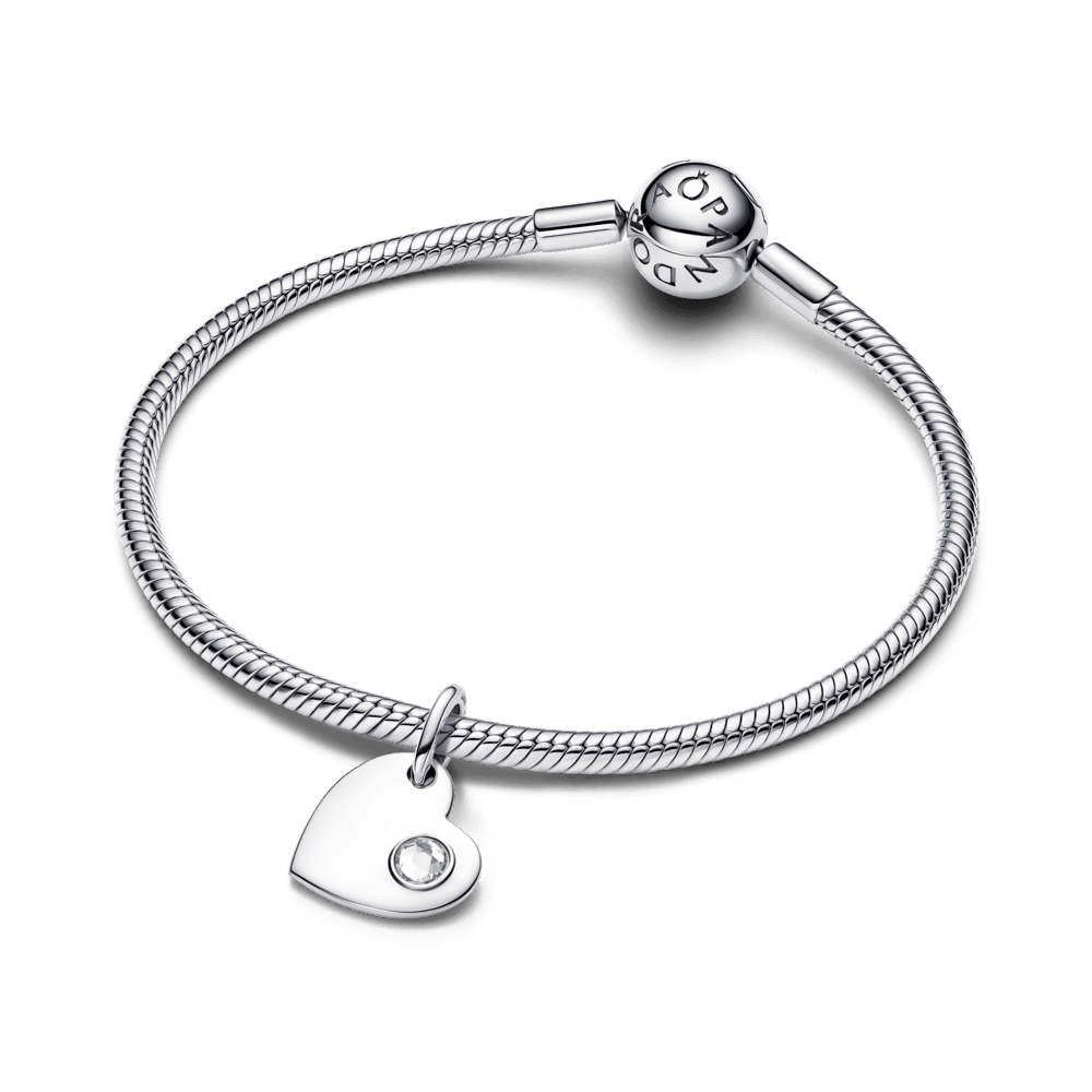 Graviruojamas kabantis balandžio mėnesio karoliukas su skaidriu akmenėliu „Širdis“ - Pandora Lietuva