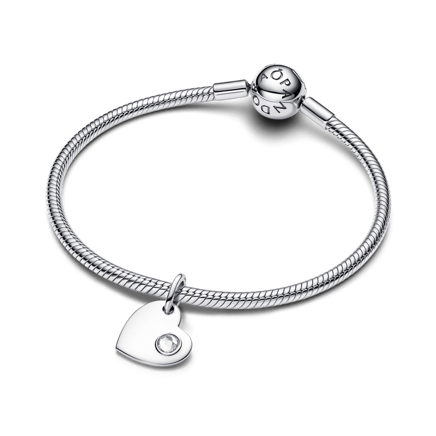 Graviruojamas kabantis balandžio mėnesio karoliukas su skaidriu akmenėliu „Širdis“ - Pandora Lietuva