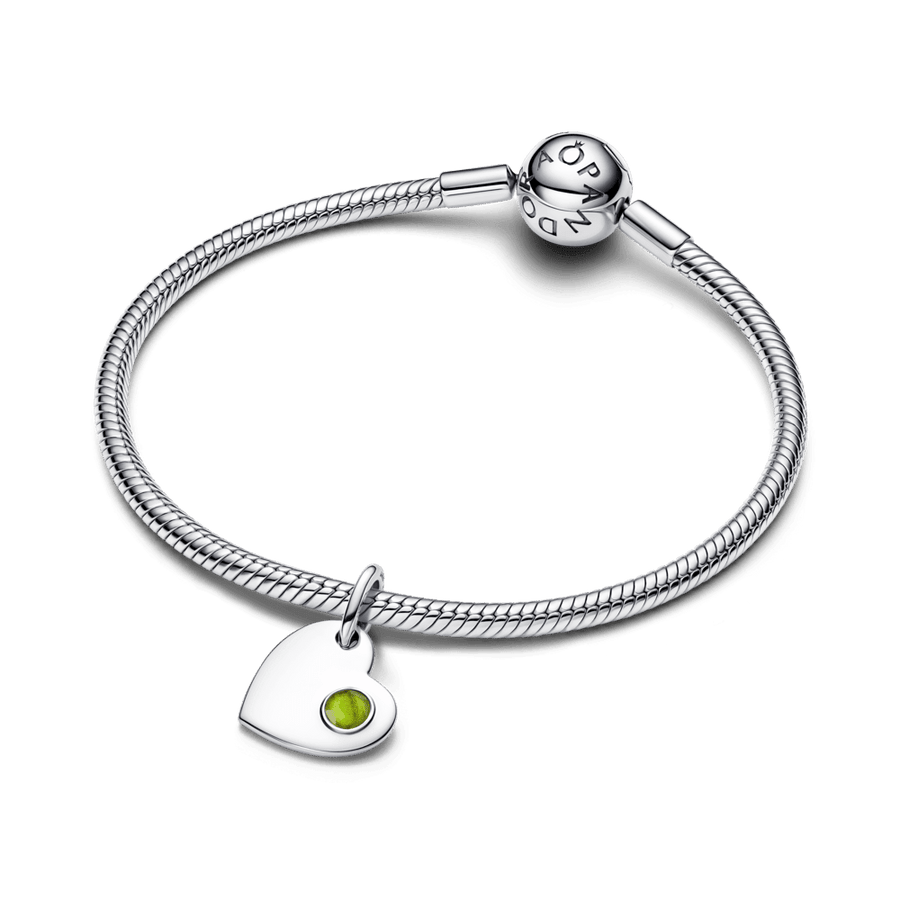 Graviruojamas kabantis rugpjūčio mėnesio karoliukas su pavasarinio žalumo akmenėliu „Širdis“ - Pandora Lietuva