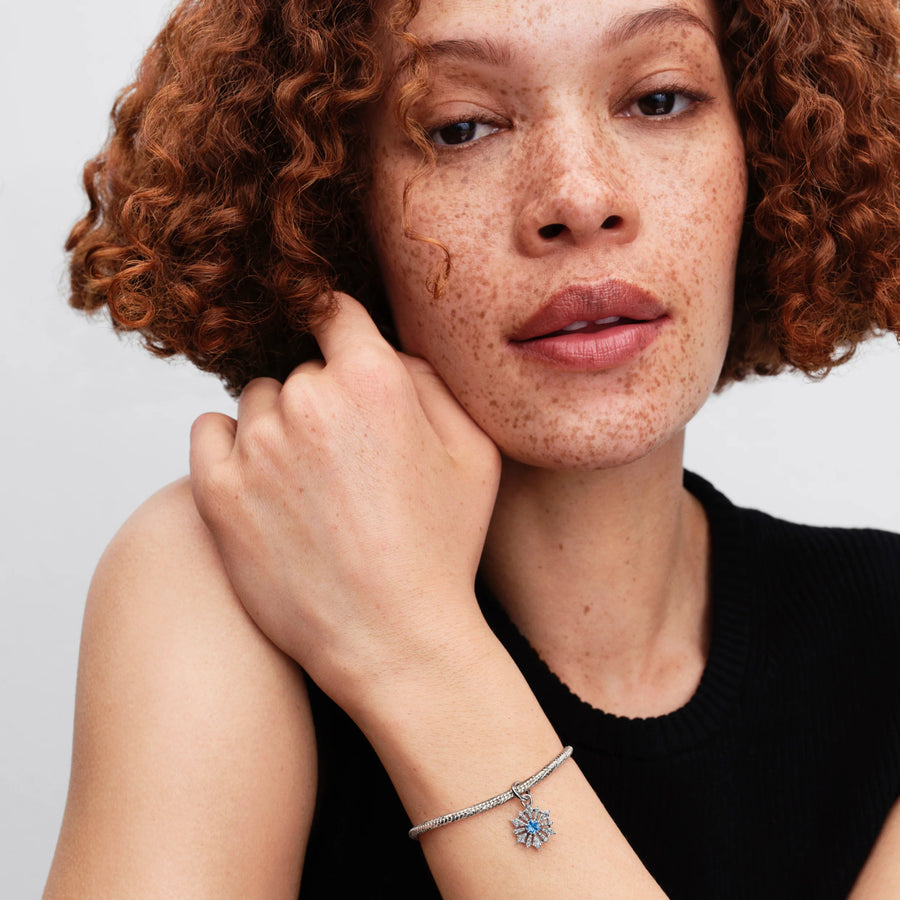 Kabantis „Disney“ „Ledo šalies“ karoliukas „Karalienės Elzos snaigė“ - Pandora Lietuva