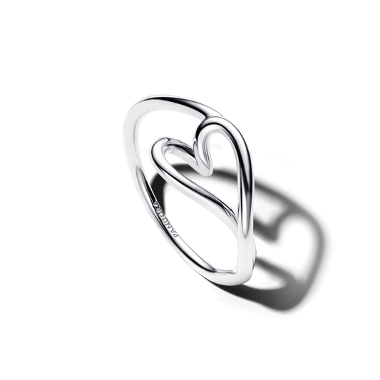 Mažas organiškos formos žiedas su širdimi - Pandora Lietuva