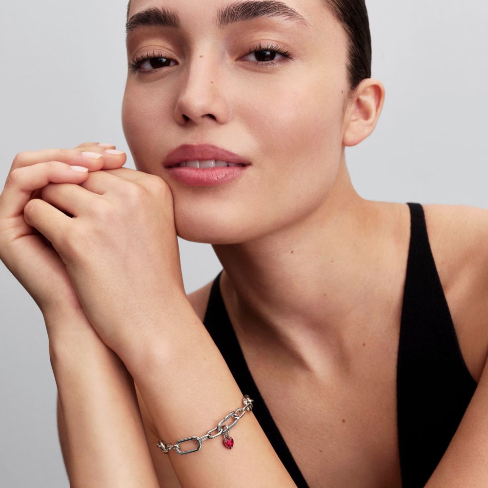 Mini kabantis karoliukas „Raudonos čakros širdis“ - Pandora Lietuva