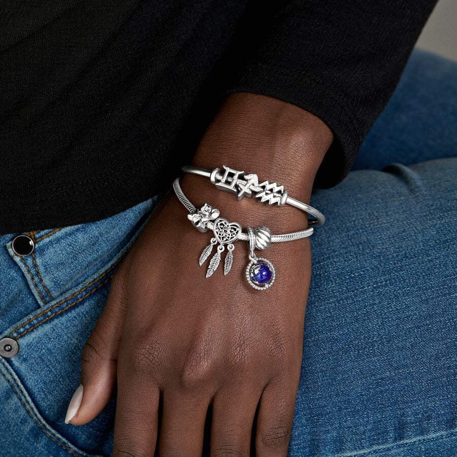 Pandora Moments laisvos formos užsegimas ir gyvatės pynimo grandinėlės apyrankė