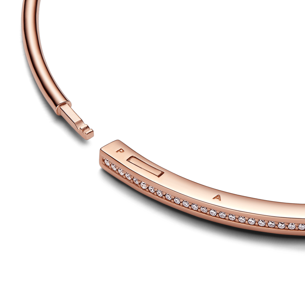Pandora Signature I - D Pavé Bangle apyrankė - Pandora Lietuva