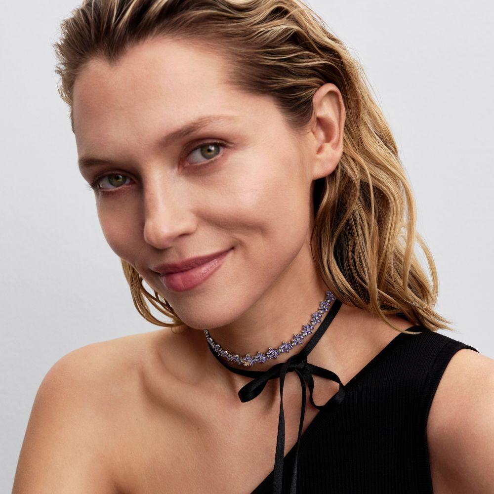 Priglundantis „Bridžertonų“ vėrinys „Herbariumas ir bitė“ - Pandora Lietuva