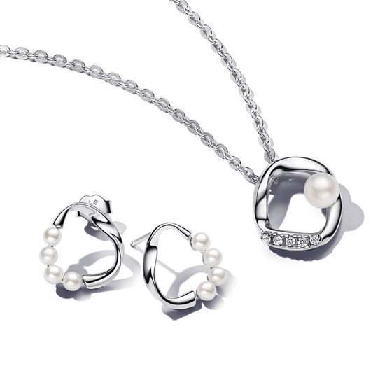 Sidabrinio vėrinio su organiškos formos pakabuku, puoštu „Pavé“ akutėmis ir apdorotu, dirbtiniu būdu išaugintu gėlavandeniu perlu ir auskarų dovanų rinkinys - Pandora Lietuva