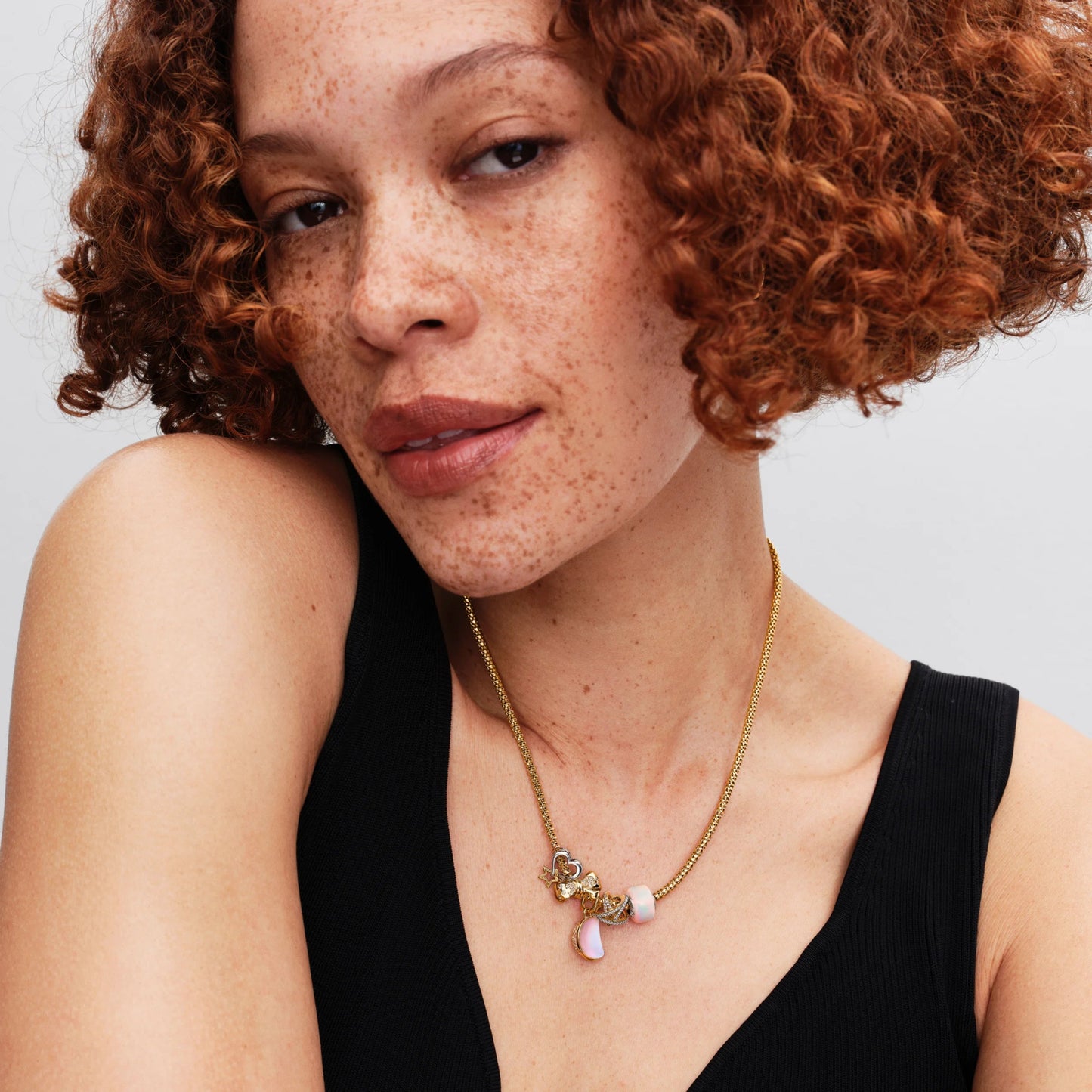 Spindintis kabantis karoliukas „Pusmėnulis“ - Pandora Lietuva