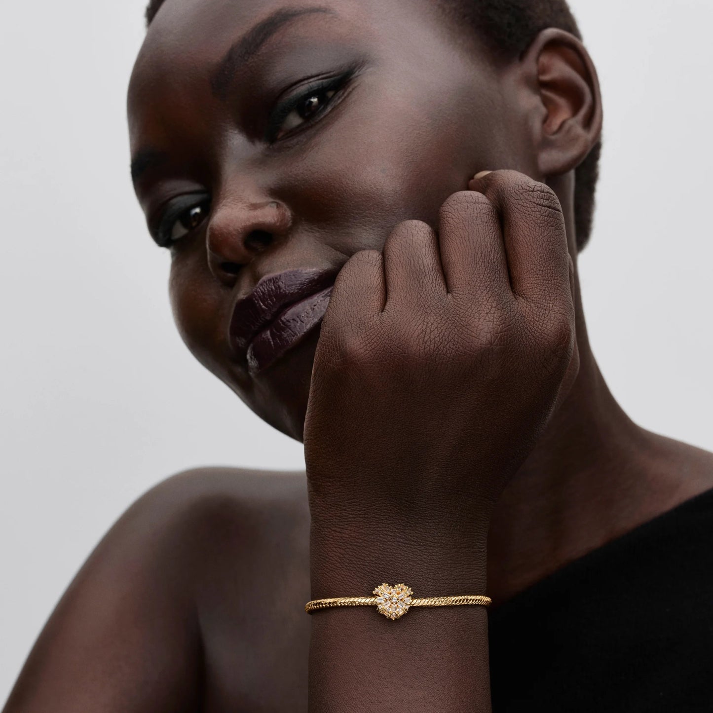 Spindintis karoliukas „Širdis“ - Pandora Lietuva