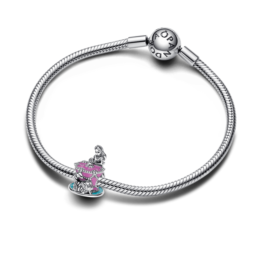 Talismanas „Gimtadienio tortas“ iš „Disney Parks“ kolekcijos „Alisa Stebuklų šalyje“ - Pandora Lietuva