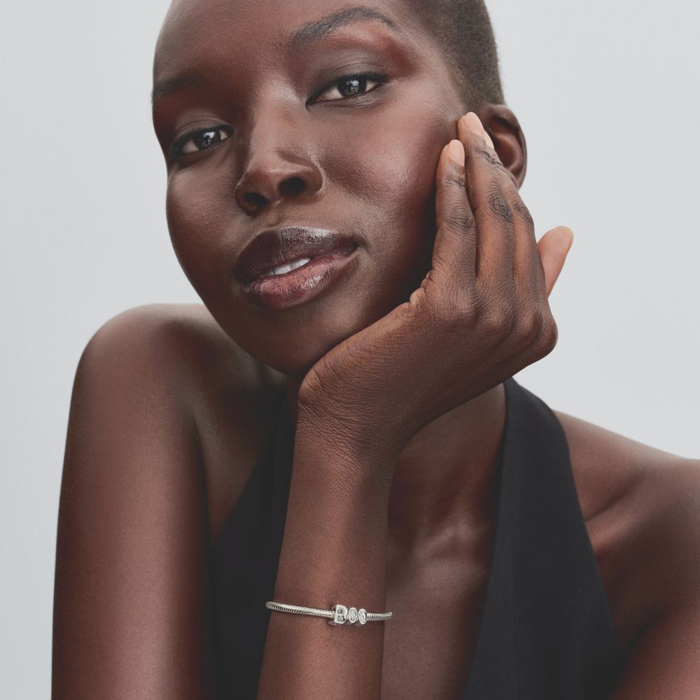 Tamsoje šviečiantis pakabutis „Bū“ - Pandora Lietuva