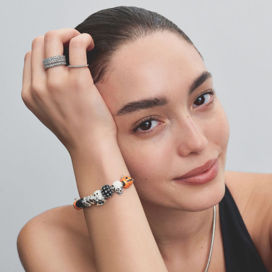 Tamsoje šviečiantis pakabutis „Bū“ - Pandora Lietuva